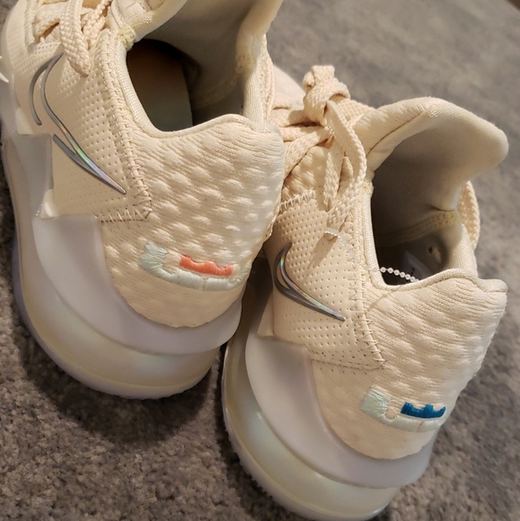 LeBron james - Picture 2 of 5